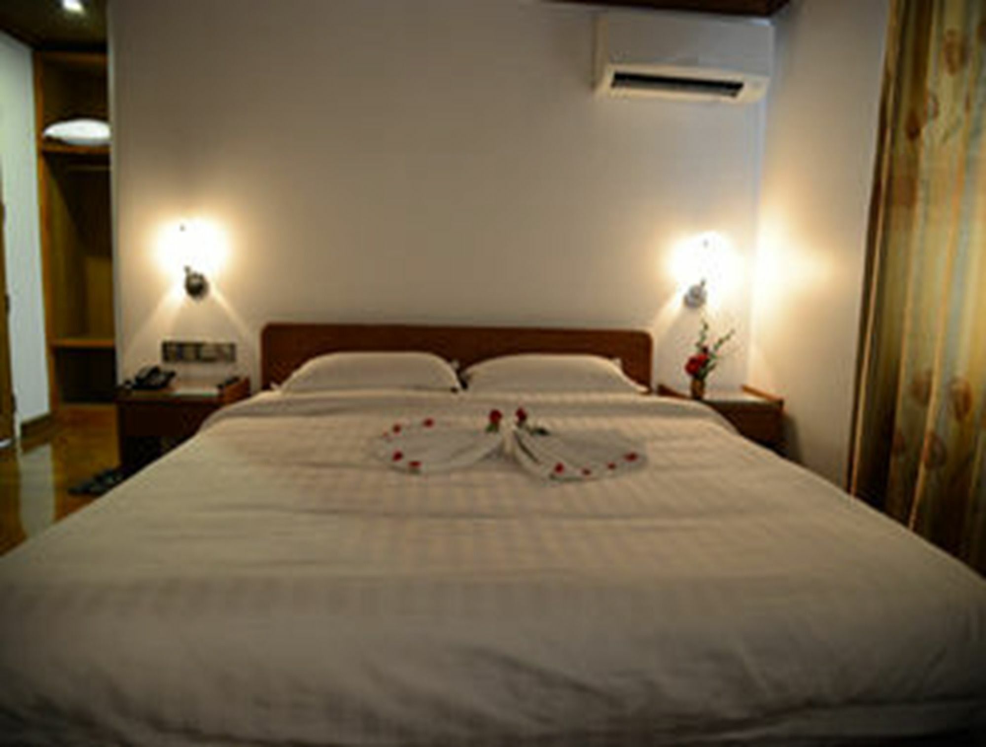 Hotel Wardan Yangon Exterior photo
